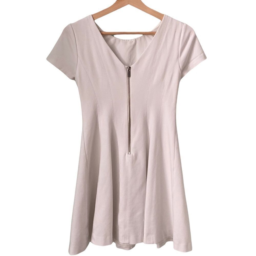 Banana Republic White Round neck Mini Dress in Size 2P - Picture 2 of 13